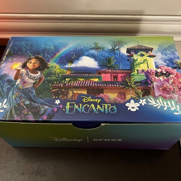 Disney Crocs Clogs Mirabel Juniors 6 Women’s 8 - Picture 11 of 12